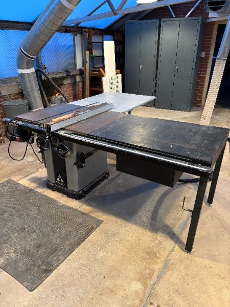 TABLE SAW
