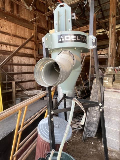 Saw dust collector