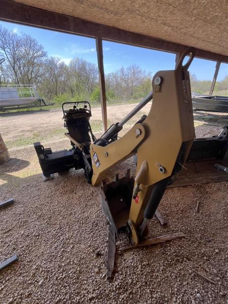 2004 Cat BH30W Backhoe Attachment