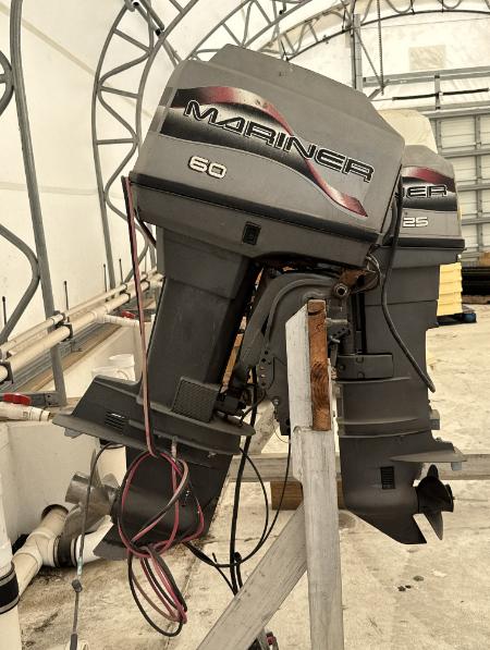 Mercury outboard motor 60