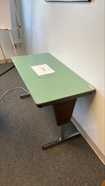 Tables w/folding legs