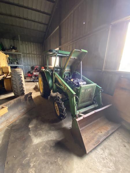 JOHN DEERE TRACTOR 1070