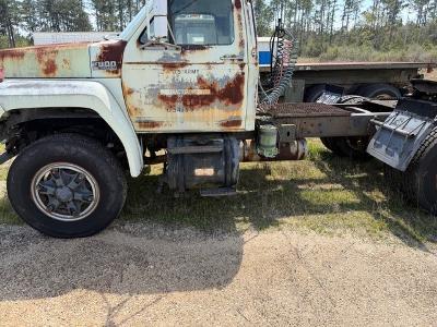 2001 Ford FT900