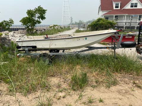 R1301 Boston Whaler Boat and Shorelander Trailer