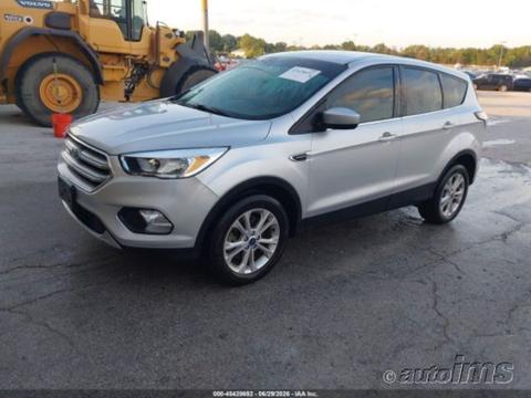 2017 FORD ESCAPE SE - NEEDS TIRES AND BRAKES