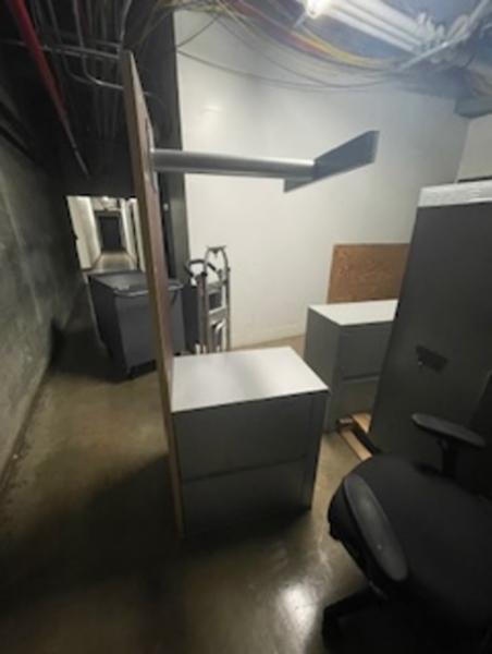 Table w Cabinet