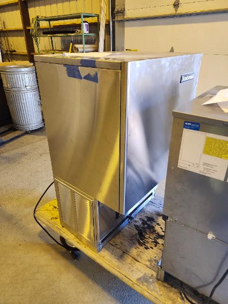 2 Ice Dispensers