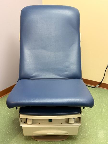 Midmark Exam Table Lot L1