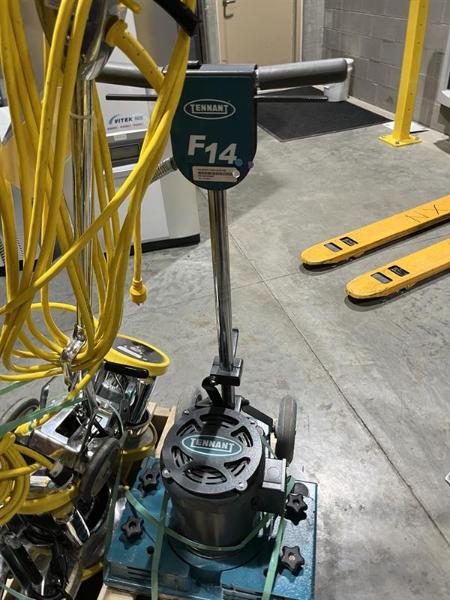 3 Floor Machines