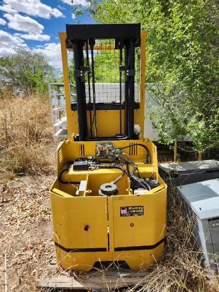 Medley Material Hand OSO 30 EC Stock Picker Lift