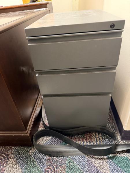 3 Dwr Pedestal