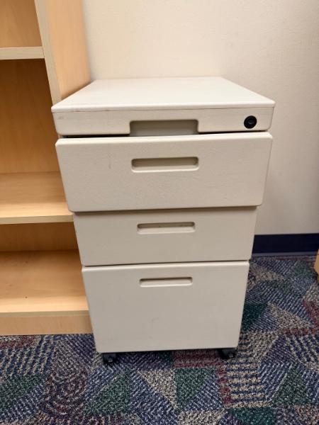 3 Dwr Pedestal