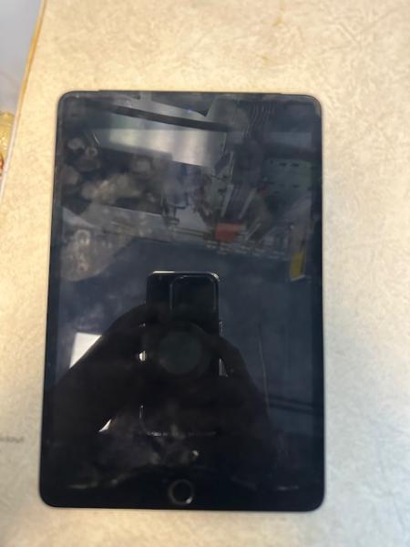 Apple and Samsung Tablet