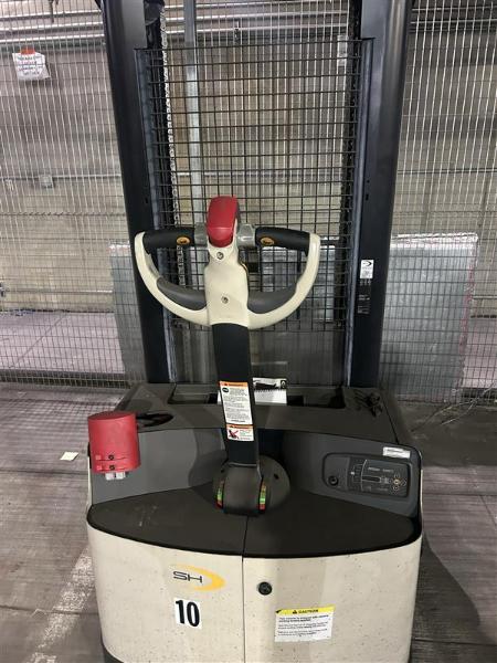2018 Crown SH5500 Pallet Lift