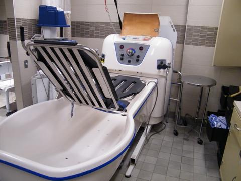 Penner Bath Tub and Lift
