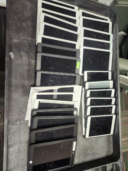 27 Apple iPads