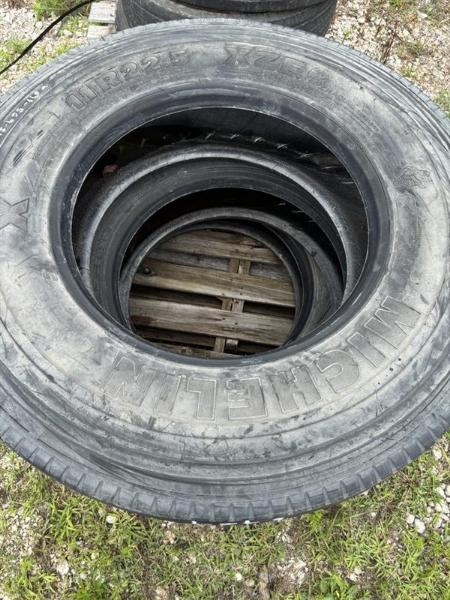 Truck Tires 8EA
