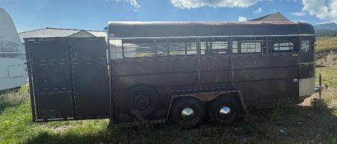 1987 Blake Manufacturing DEB87-1964 Livestock Trailer