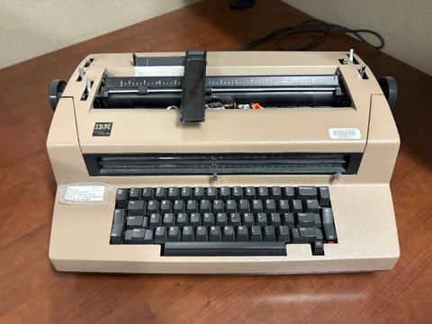 IBM 670x Electronic Typewriter