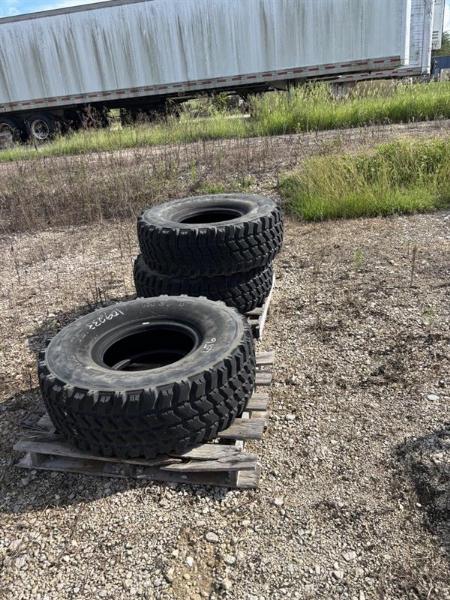Commercial Tires 3EA