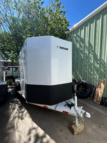 2016 Titan Horse Trailer