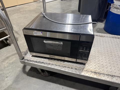 Reparable Magic Chef Countertop Microwave