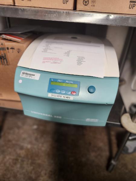 Centrifuge Universal 320