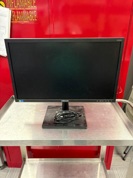 4 Samsung Display Monitors