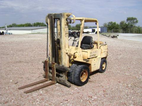Hyster H60XL 6,000-lb Pneumatic Tire Forklift