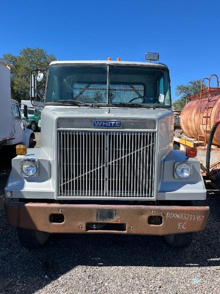 1986 White Day Cab Truck
