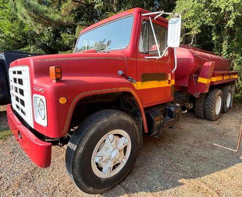 1983 International F1954 2.5 ton 6x4 Truck