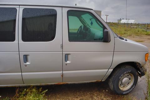 2005 Ford Econoline Cargo Van E-150