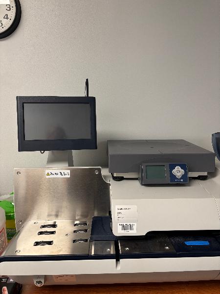Pitney Bowes SendPro P1000 Mailing System with Scale