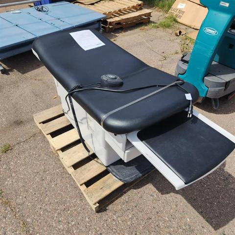 Midmark Ritter 225 Examination Table