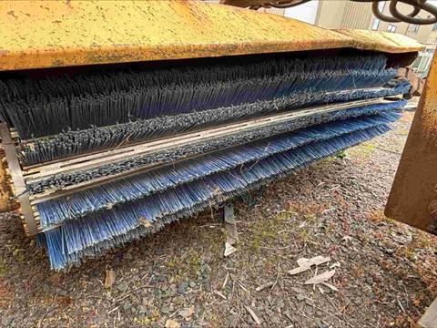 PULL BROOM ROAD CLEANING EQUIPMENT