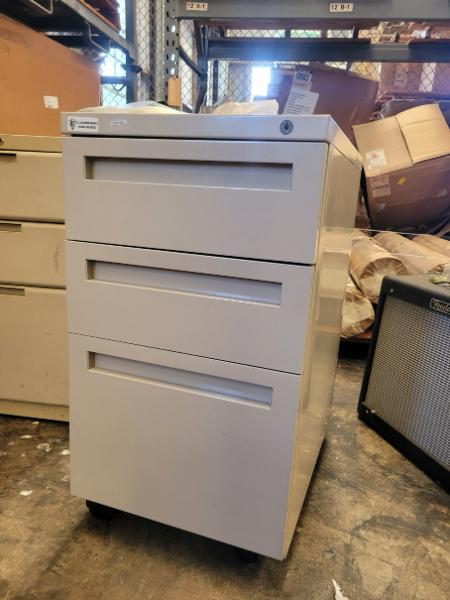 3-Drawer Cabinets
