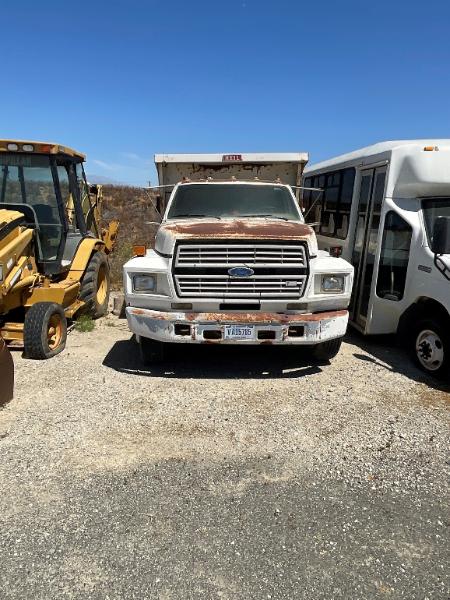 FORD DUMP TRUCK  (Inoperable)
