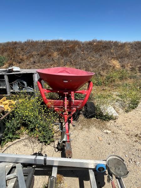 SPREADER, PULL BEHIND-INOPERABLE