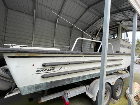 1989 Boston Whaler 25' Frontier III with Caulkin Trailer
