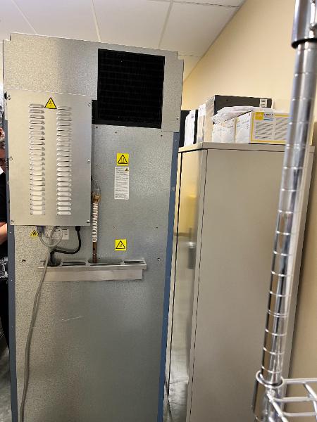 LABORATORY FREEZER