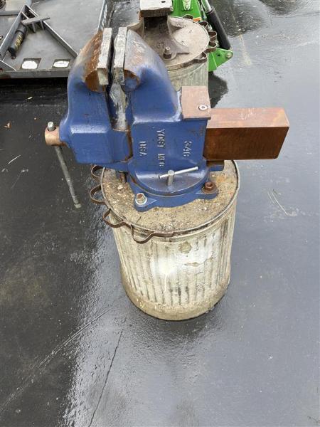 Yost 34C Heavy Duty Pipe and Bench Vise Combo