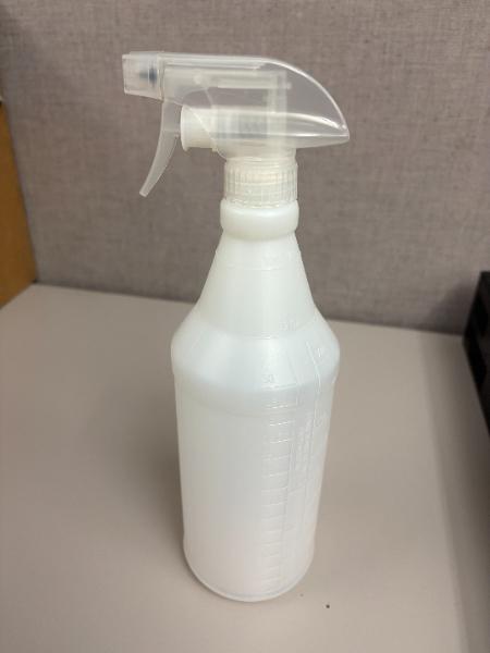 44 ea 32oz plastic spray bottles