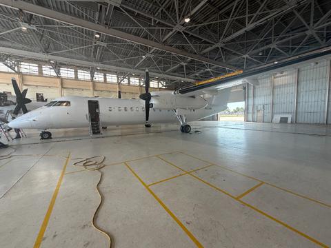 De Havilland Canada Dash 8-300, SN: 573