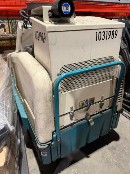 2004 Tennant 6100 Ride-On Floor Sweeper Scrubber