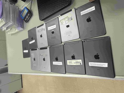 Est 11, Ipads
