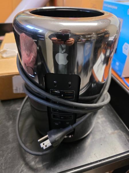 Apple Trash Can Hardware