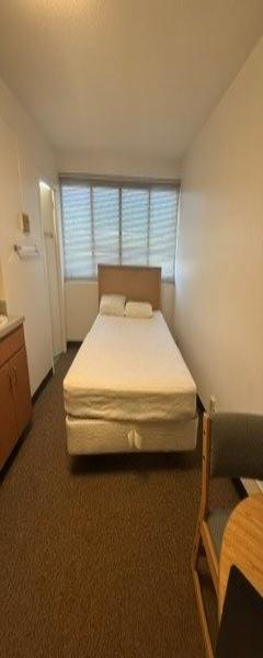 Est 13 queen beds with mattresses and box springs