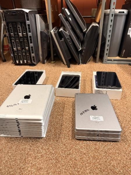 One Lto of IPADs and Tablets
