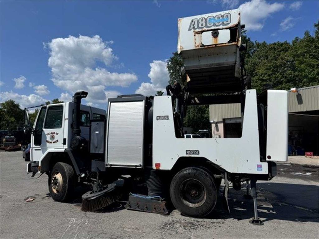 2005 Sterling Street Sweeper (SC-8000) — photo 1