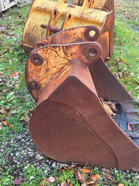 Case Backhoe Bucket - 30" Heavy Duty